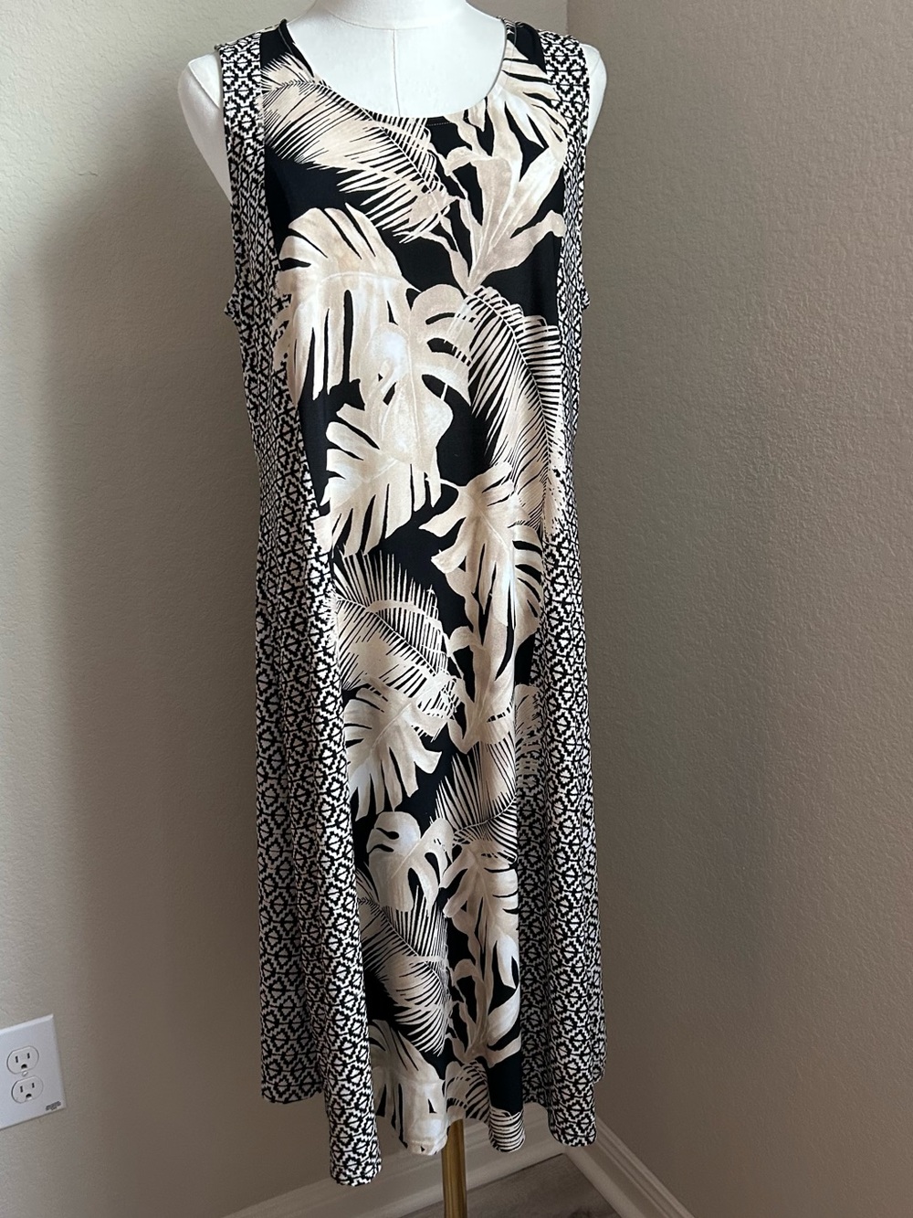 Chico's Black & Cream Tropical Print Sleeveless Dress